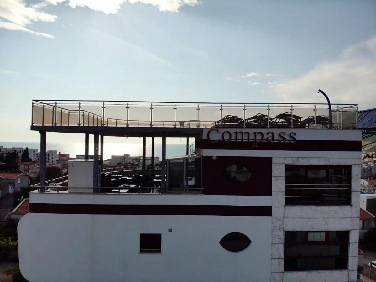 Compass Aparthotel Добра вода Екстериор снимка