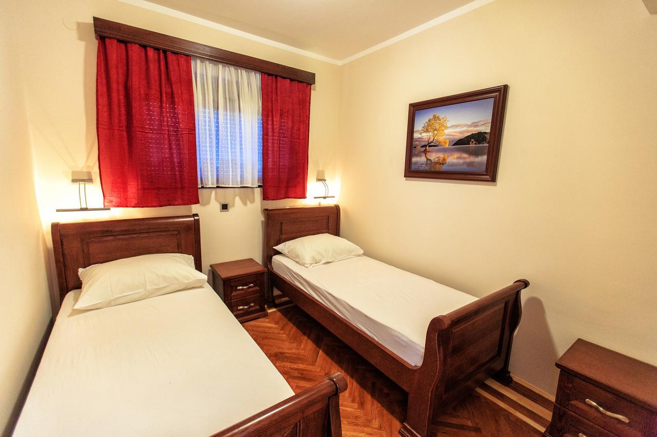 Compass Aparthotel Добра вода Екстериор снимка