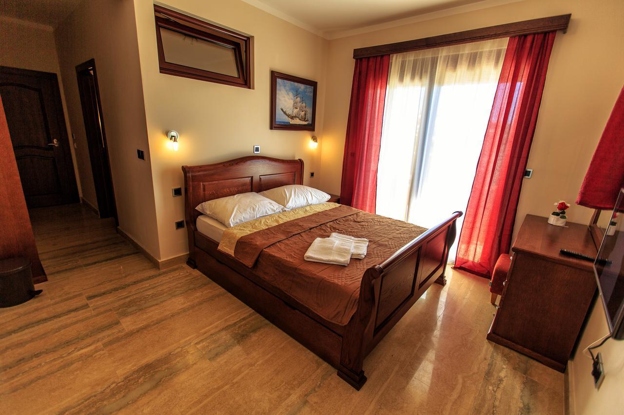 Compass Aparthotel Добра вода Екстериор снимка