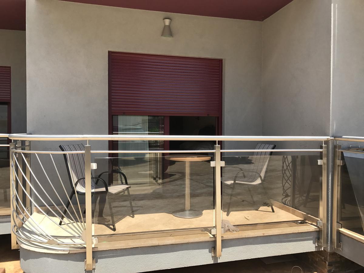 Compass Aparthotel Добра вода Екстериор снимка
