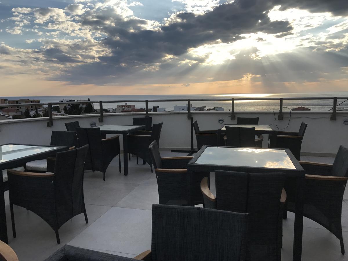 Compass Aparthotel Добра вода Екстериор снимка