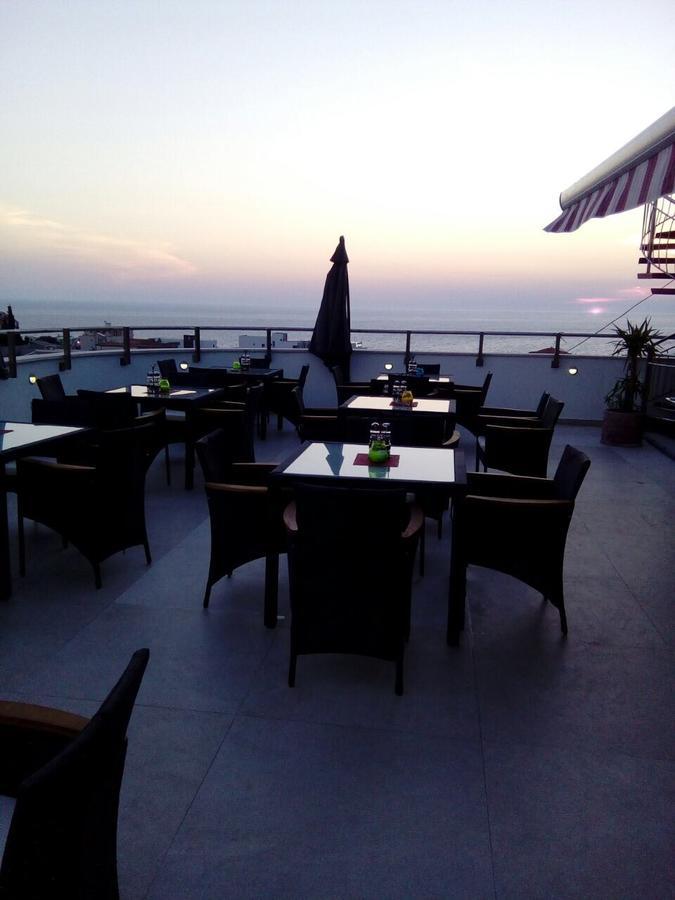 Compass Aparthotel Добра вода Екстериор снимка