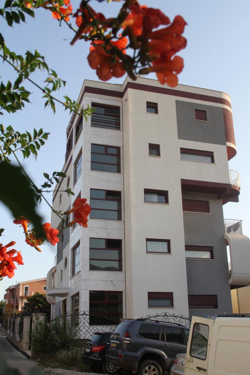 Compass Aparthotel Добра вода Екстериор снимка