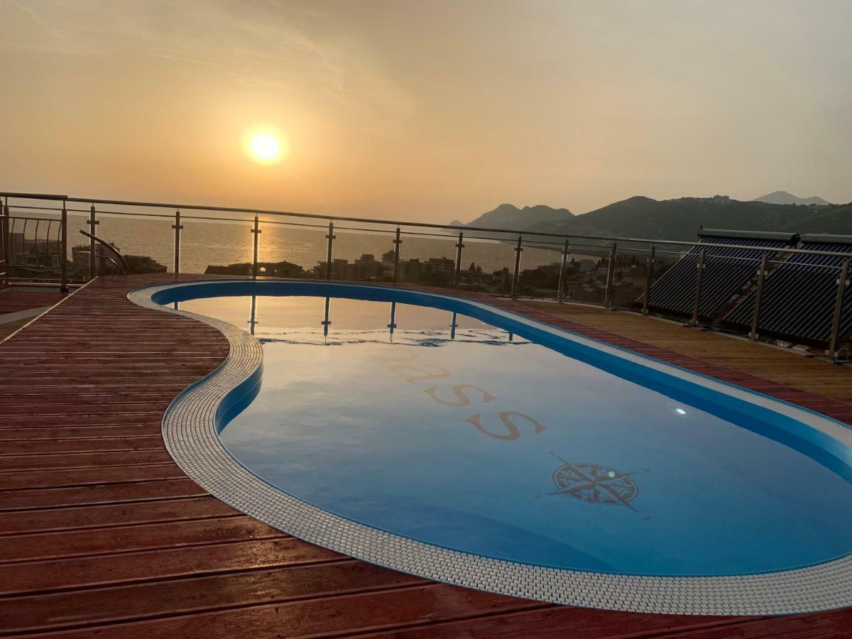 Compass Aparthotel Добра вода Екстериор снимка