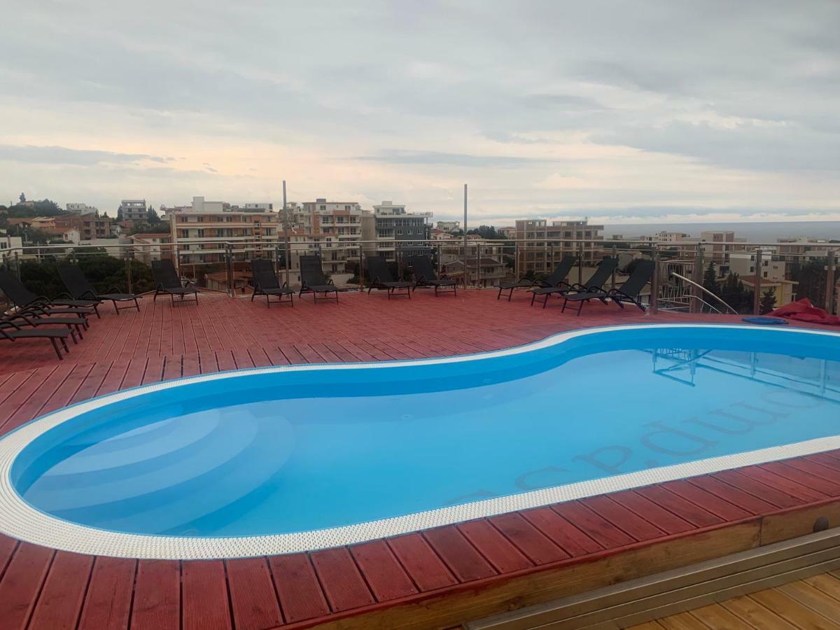 Compass Aparthotel Добра вода Екстериор снимка